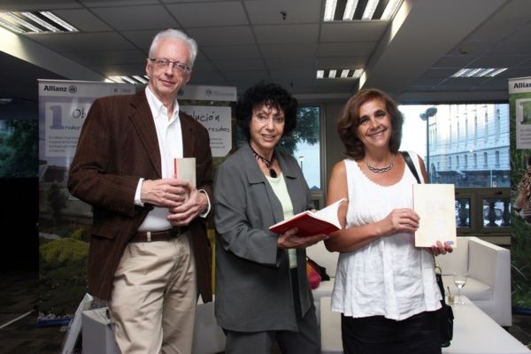 Carlos Bruck, Luisa Valenzuela y Ana Maria Shua en la entrega de los premios Allianz de Relatos Breves